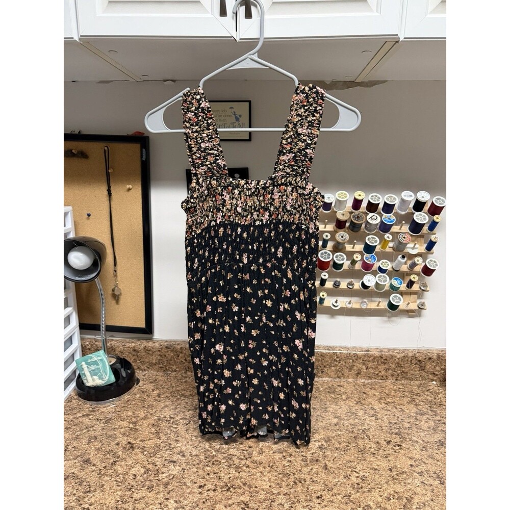 American Eagle Floral Smocked Sleeveless tank Black Pink Beige XS